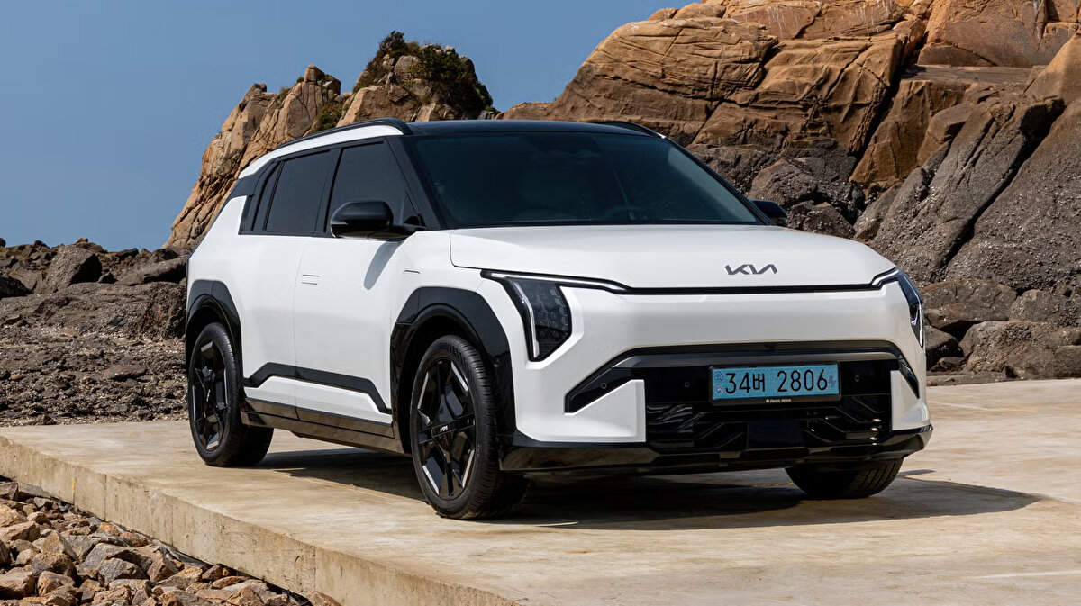 28. Kia EV3<br>Aylık satış: 617<br>Yıllık satış: 4.777<br>Fiyat aralığı: 2.080.000 TL – 3.100.000 TL