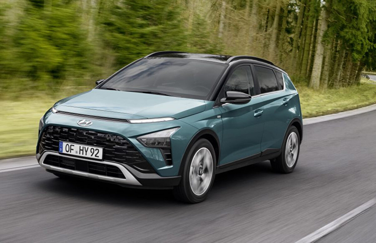 9. Hyundai Bayon<br>Aylık satış: 1.377<br>Yıllık satış: 9.815<br>Fiyat aralığı: 1.295.500 TL – 1.747.000 TL