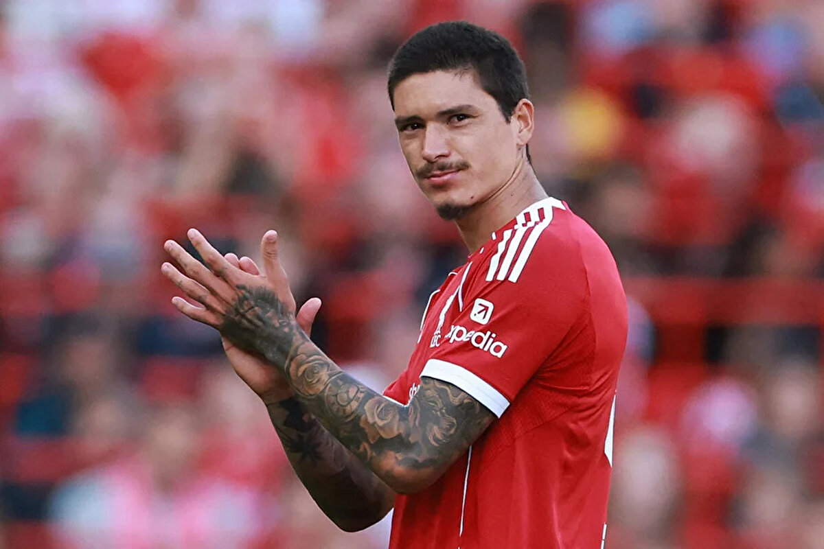 Al-Hilal'in 3 yıllık anlaşma sağladığı Darwin Nunez'e ise senelik 25 milyon dolar ödeyeceği ifade edildi.<br>