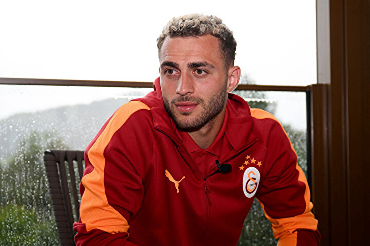 Milli takımda forma giydiği için çok gururlu olduğunu dile getiren 25 yaşındaki oyuncu, şunları söyledi:<br><br>"Milli takımın bendeki yeri çok ayrı. Milli forma demek, milletimizi ve bayrağımızı temsil etmek demek. Kulüp ya da milli takım fark etmiyor. Hocalarım hangi mevkide bana güvenirse ben onların güvenini boşa çıkarmamak için elimden geleni yapıyorum. Milli formayı giymek, ay-yıldızı göğsümde taşımak çok ayrı bir gurur. Hala her maç öncesi aynı heyecanı yaşıyorum."