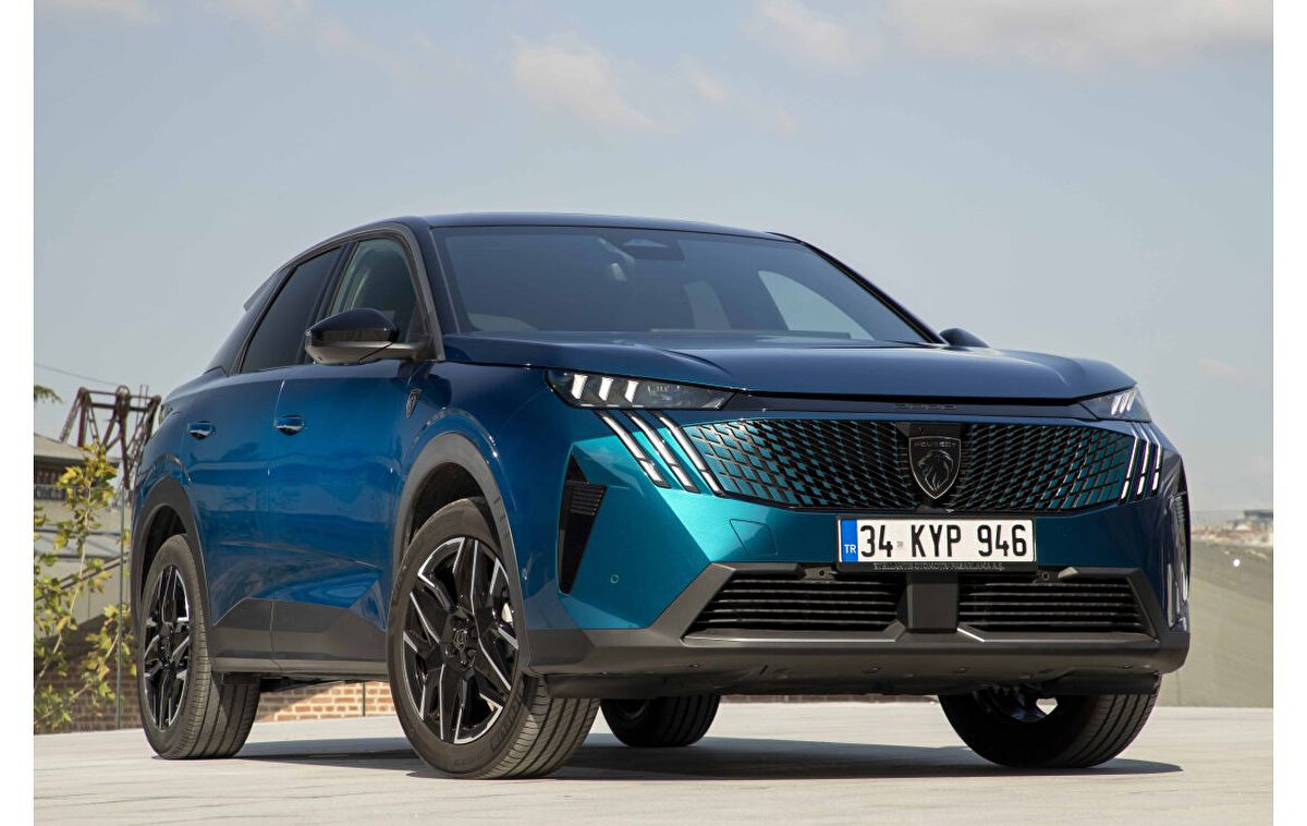 Peugeot, 2025 yılı ağustos ayına özel kampanyalarıyla otomobil severlere hem binek araçlarda hem de hafif ticari modellerde cazip satın alma fırsatları sunuyor. Göz alıcı tasarımları, yenilikçi teknolojileri ve sürüş konforuyla öne çıkan Peugeot modelleri, ağustos ayı boyunca sıfır faizli kredi seçenekleriyle dikkat çekiyor. Kampanyalar bireysel ve tüzel müşterilere özel olarak ayrıcalıklı seçenekler içeriyor.