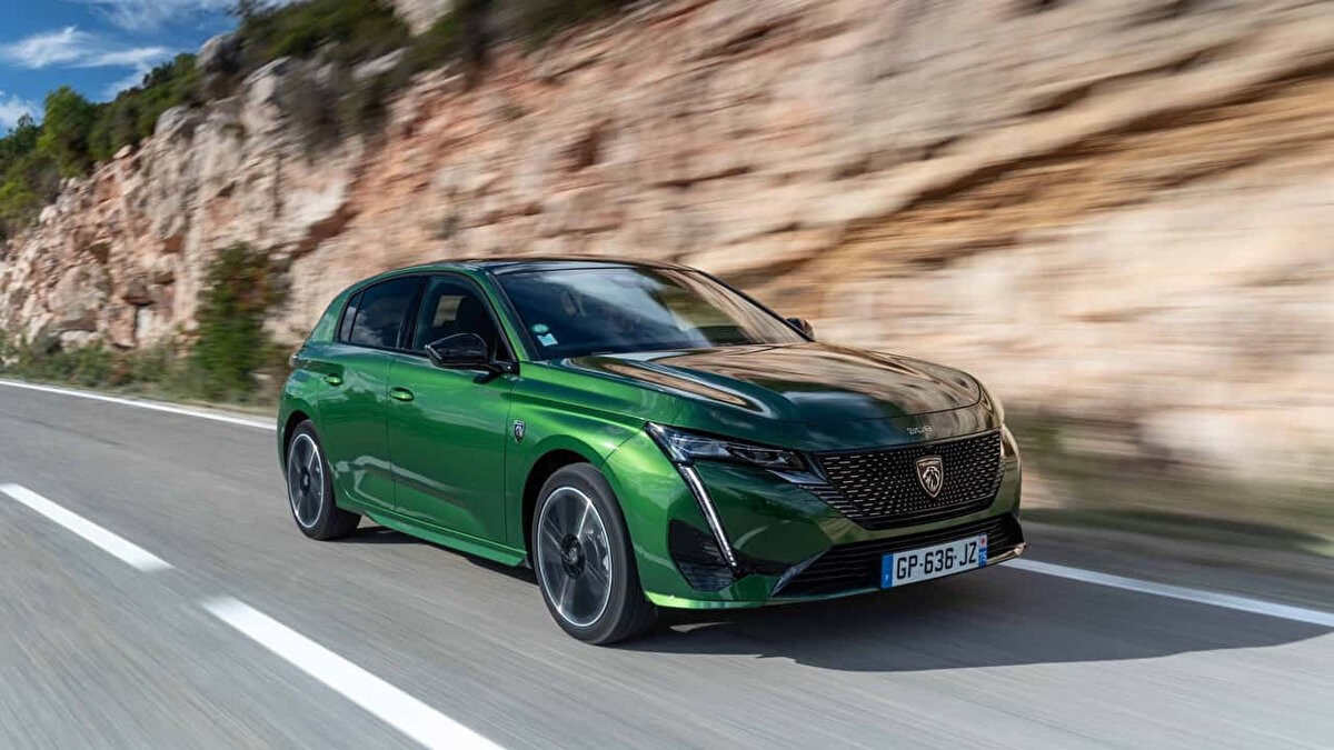 Peugeot Ağustos Kampanyaları 2025 ile Yetkili Satıcılara Yoğun İlgi Bekleniyor<br><br>Peugeot’un 2025 ağustos kampanyaları, özellikle sıfır faizli kredi seçenekleriyle hem bireysel hem de tüzel müşteriler için oldukça cazip. Elektrikli ve hibrit araçlara geçiş yapmak isteyenler için büyük bir fırsat olan bu kampanyalar, sınırlı süreyle geçerli. Peugeot showroomlarında test sürüşü yapmak ve detaylı bilgi almak için geç kalmayın.