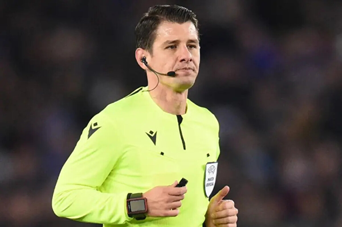 Türkiye'nin tek elit hakemi olan Halil Umut Meler, Süper Lig'de yeni sezonun başlamasına kısa bir süre kala kritik bir eşikte.<br>