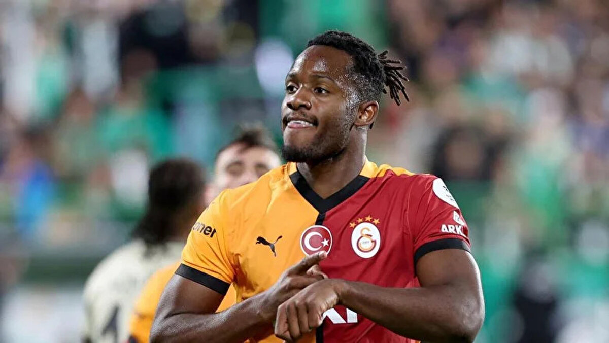 NTV Spor'da yer alan habere göre Batshuayi, yaklaşık 1.5 aydır birçok kulübe önerilmesine rağmen şu ana dek hiçbir takımdan resmi teklif alamadı.<br>