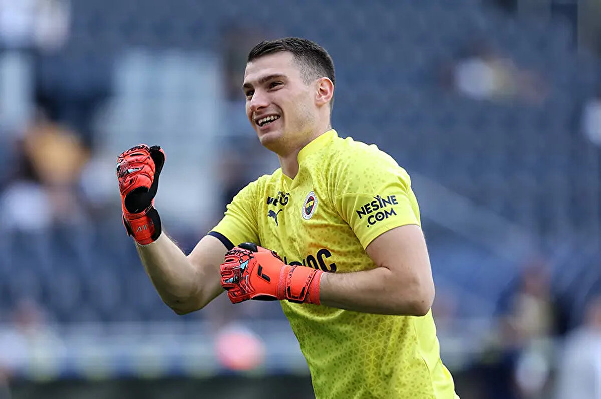 Zetterer'in yanı sıra alternatif seçenekler de araştıran West Ham United'ın, Dominik Livakovic'i de gündemine aldığı vurgulandı.<br>