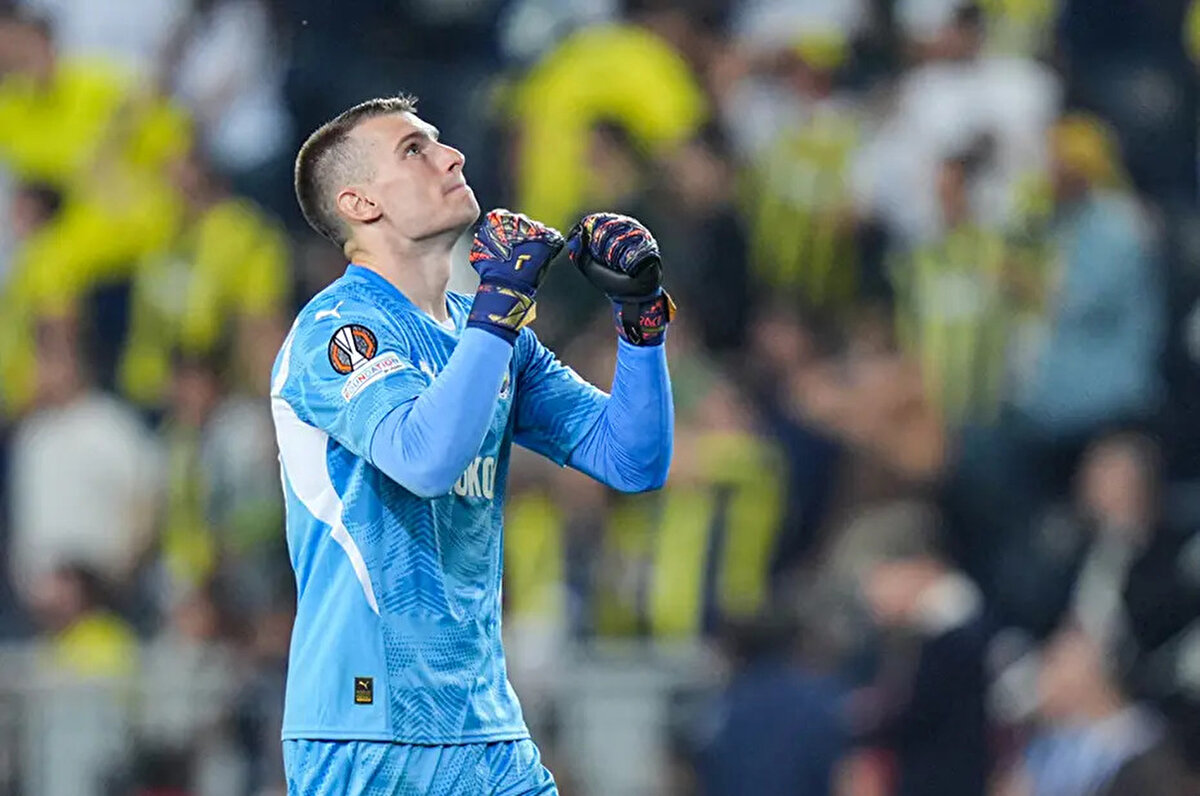 West Ham talip<br><br>Sky Sport'un geçtiği habere göre Dominik Livakovic, kaleci arayan West Ham United'ın listesindeki isimlerden biri.<br>