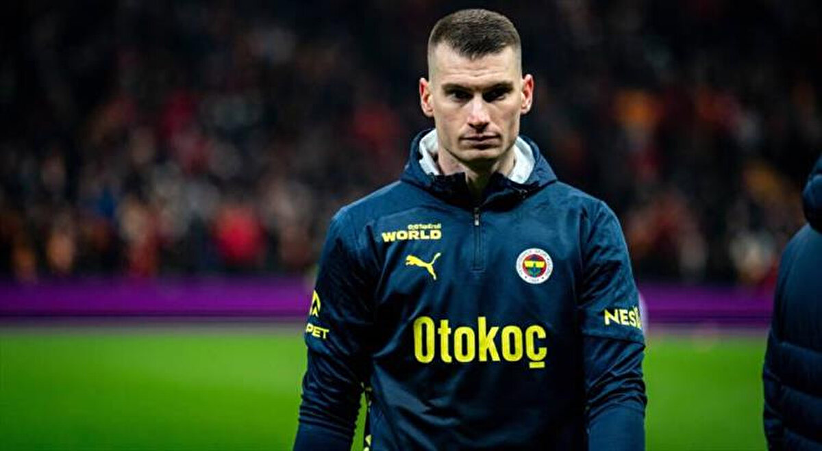 Fenerbahçe, Dominik Livakovic'i 2023-24 sezonu başında Dinamo Zagreb'ten 6.65 milyon euroya transfer etmiş ve Hırvat eldivenle 5 yıllık sözleşme imzalamıştı.<br>