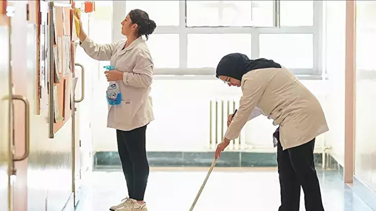 İŞKUR TYP Başvuru Süreci Devam Ediyor<br><br>İŞKUR tarafından il il yayımlanan TYP ilanları, her gün güncelleniyor. 2025-2026 eğitim öğretim yılı öncesinde, okulların açılışına kadar birçok ilde yeni ilanların yayımlanması bekleniyor. TYP başvuru ekranını düzenli olarak kontrol etmek, fırsatları kaçırmamak adına büyük önem taşıyor.