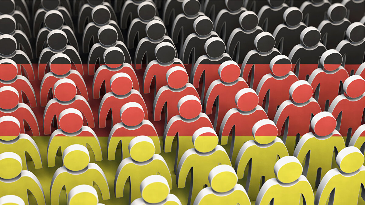 Almanya İstatistik Dairesi'nin 2024 yıl sonu verilerine göre, ülke genelinde 15-24 yaş arasında 8,3 milyon kişi yaşıyor.<br>Toplam nüfusu 83,6 milyon olan ülkede gençler, toplumun yalnızca %10’unu oluşturuyor