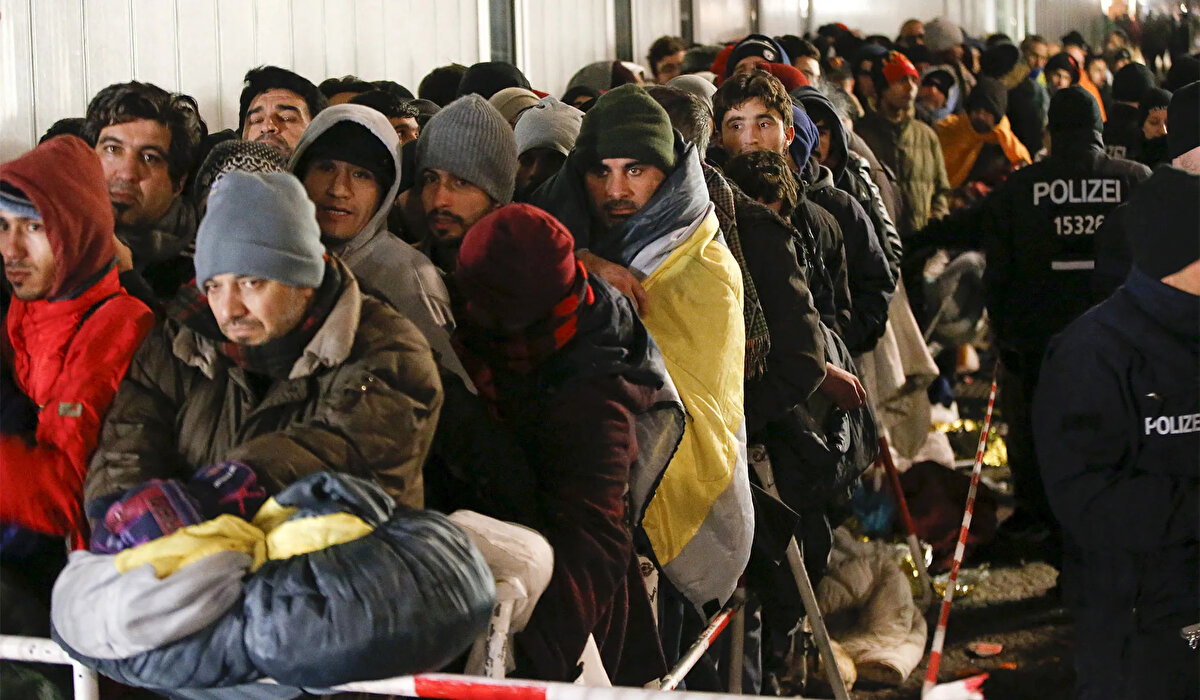 15-24 yaş arası genç nüfusun genele oranla en yüksek olduğu kesim ise göçmenler. İstatistik Dairesi'nin aktardığı verilere göre, hem anne hem de babası Almanya'ya göçmen olarak gelen ve kendi Almanya'da doğan gençlerin oranı yüzde 20,7