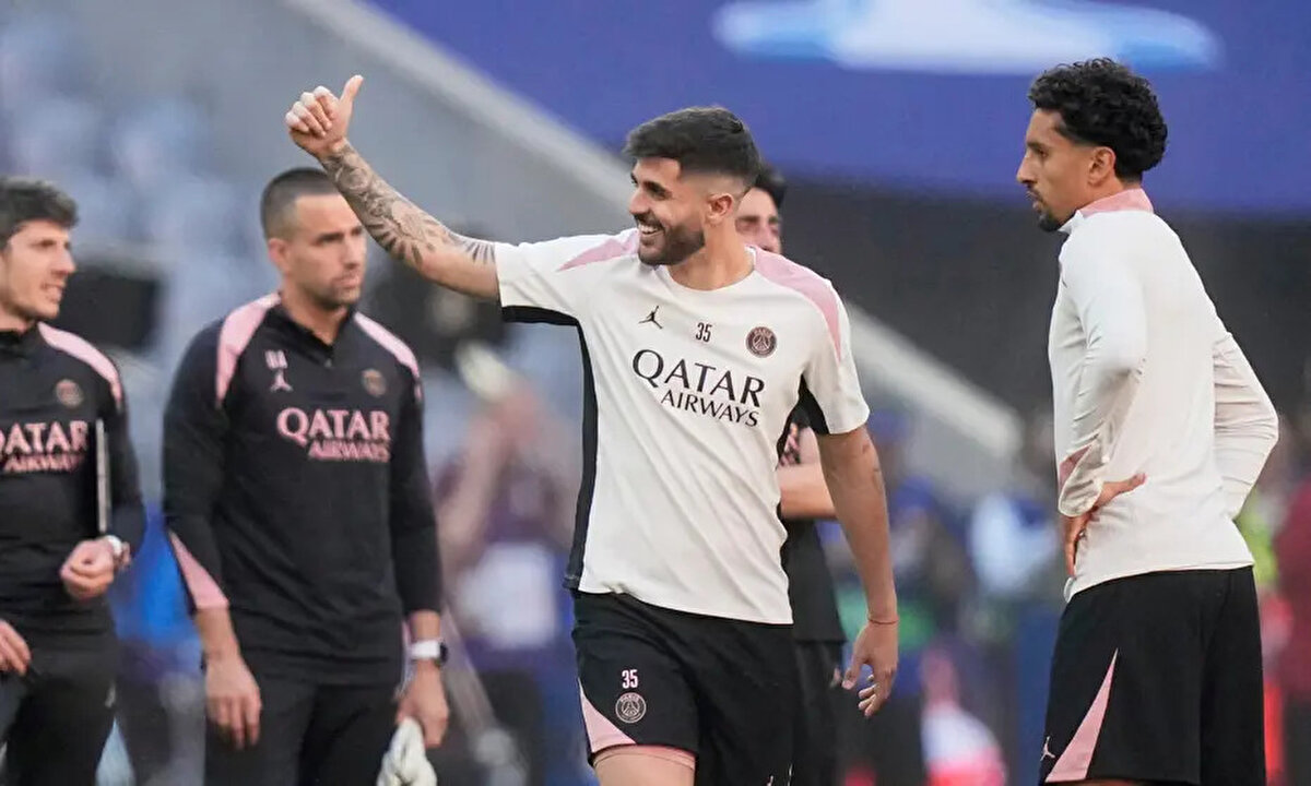 France Football dergisi tarafından 1956'dan beri dağıtılan Ballon d'Or'un sosyal medya hesabından açıklanan 30 kişilik listede; UEFA Şampiyonlar Ligi zaferine ulaşan Paris Saint-Germain (PSG) kadrosundan Ousmane Dembele, Desire Doue, Gianluigi Donnarumma ve Achraf Hakimi başta olmak üzere 9 oyuncu yer aldı.