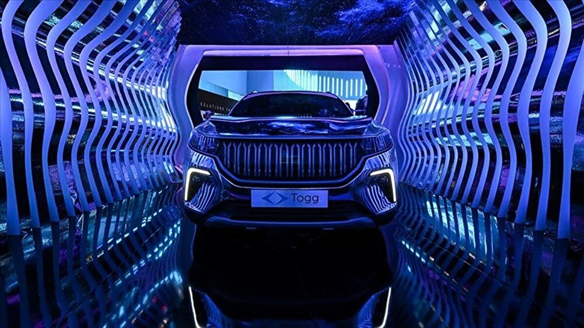 EN ÇOK SATAN ELEKTRİKLİ OTOMOBİL MARKALARI (OCAK-TEMMUZ)<br><br>ODMD verilerine göre, yılın ilk 7 ayında en çok elektrikli otomobil satan markalar şöyle sıralandı:<br><br>1. Togg – 19.821 adet<br><br>2. Tesla – 17.026 adet<br><br>3. BYD – 11.752 adet<br><br>4. KIA – 6.231 adet<br><br>5. MINI – 5.983 adet