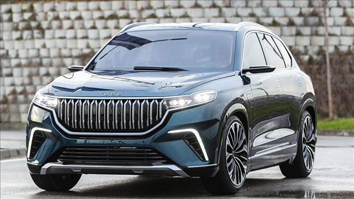 Yerli Otomobil Togg T10X Temmuz’da Yedinci Sırada<br><br>Türkiye’nin yerli otomobili Togg T10X, Temmuz ayında 2.720 adetlik satışla ilk 10 listesinde yedinci sırada yer aldı. 1 milyon 862 bin TL fiyatla satışa sunulan Togg, yerli üretim otomobillere olan talebin arttığını gösterdi.