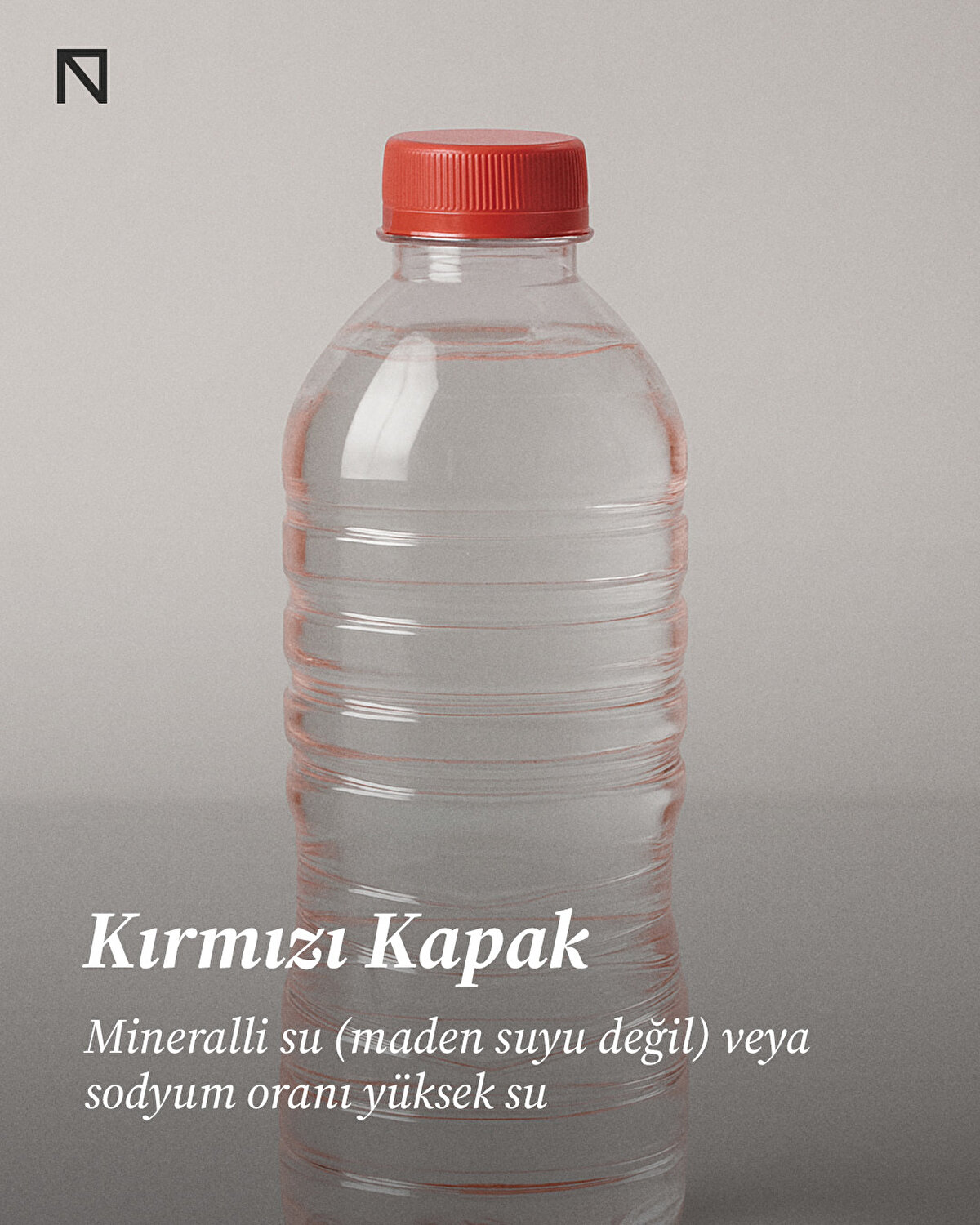 Beyaz Kapak – Düşük Sodyum / Arıtılmış Su<br><br>Beyaz kapak, sade ve nötr görünümünün yanı sıra genellikle düşük sodyum içeren veya arıtılmış içme sularında kullanılır. Tansiyon hastaları ya da diyet takibi yapanlar bu tür suları tercih edebilir.