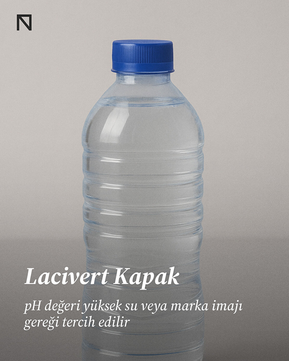 Lacivert Kapak – Yüksek pH ya da Premium Sular<br><br>Mavinin koyu tonu olan lacivert, genellikle yüksek pH seviyesine sahip ya da “premium” segmentteki ürünlerde tercih edilir. Marka algısı ve kalite vurgusu için kullanılır.