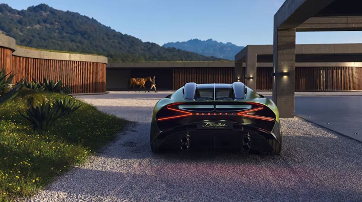 <br><br>Brouillard özellikleriyle de dikkat çekiyor. W16 motoru var. 4 turboyla beslenen 8 litrelik bu motor, aracın 1578 beygir gücü inanılmaz seviyelerde güce sahip olmasını sağlıyor. Arkada “nükleer reaktör” olarak isimlendirilen kısım, yolcuları serin tutmaya yarıyor. Ayrıca cam tavanında 2 hava girişi var.<br>