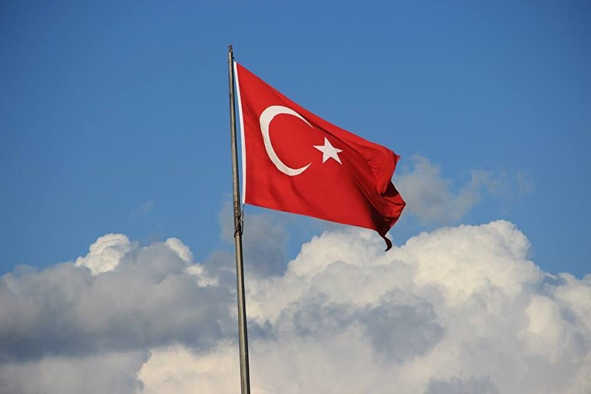 <br><br>24)  TÜRKİYE<br><br> <br><br>Hazine ve Maliye Bakanlğı tarafından yapılan açıklamada ise tutar bu şekildeydi: 31 Mart 2025 tarihi itibarıyla 527,5 milyar ABD Doları olarak gerçekleşmiş olup stokun milli gelire oranı ise yüzde 38,5 olmuştur.<br>