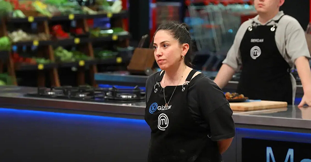 BİREYSEL DOKUNULMAZLIĞI KİM KAZANDI?<br>Kaybeden mavi takımın yarışmacıları bireysel dokunulmazlık mücadelesine çıktı. Gecenin en başarılı tabağını hazırlayan Gizem, bireysel dokunulmazlığın sahibi oldu.