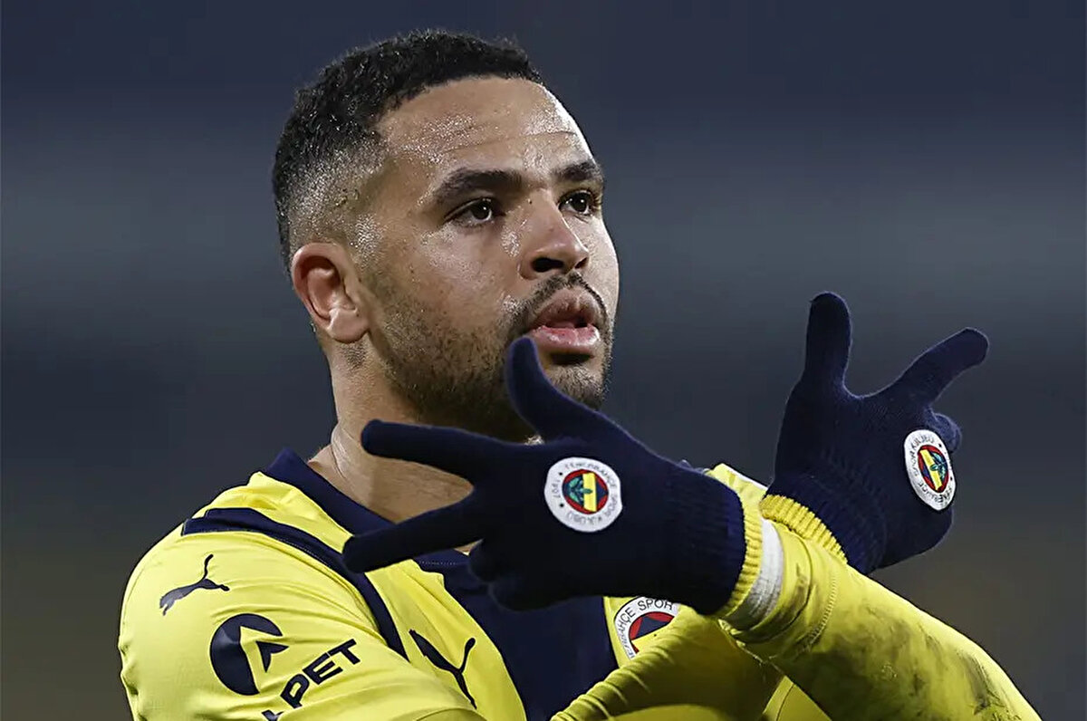 Fenerbahçe'nin yıldız golcüsü Youssef En-Nesyri, West Ham United'ın kıskacında. Faslı golcüye rekor bir teklif yapılması bekleniyor.<br>