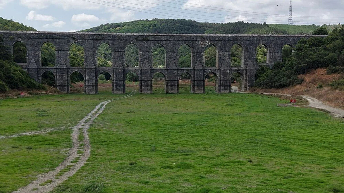 İSKİ tarafından yapılan ölçümlerde baraj doluluk oranı yüzde 49,96 olarak ölçüldü.<br><br>Başka bir değişle İstanbul barajlarının yarısı artık boş.