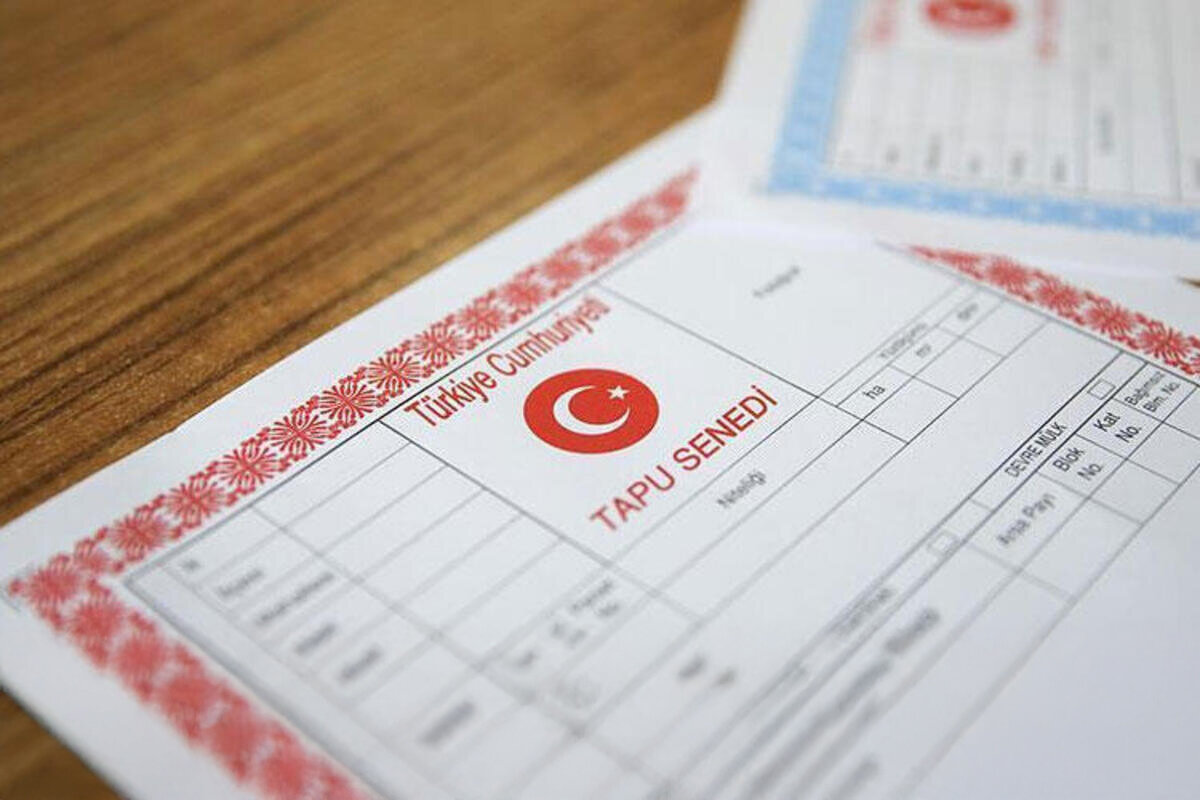 <br><br>Kullandığı bir cep telefonunu e-Devlet sistemine tanıtması gerekiyor ki iki aşamalı kimlik doğrulama sistemi ile Tapu, Kadastro Genel Müdürlüğü’nün randevu sistemi uygulamalarına girilebilsin.<br>