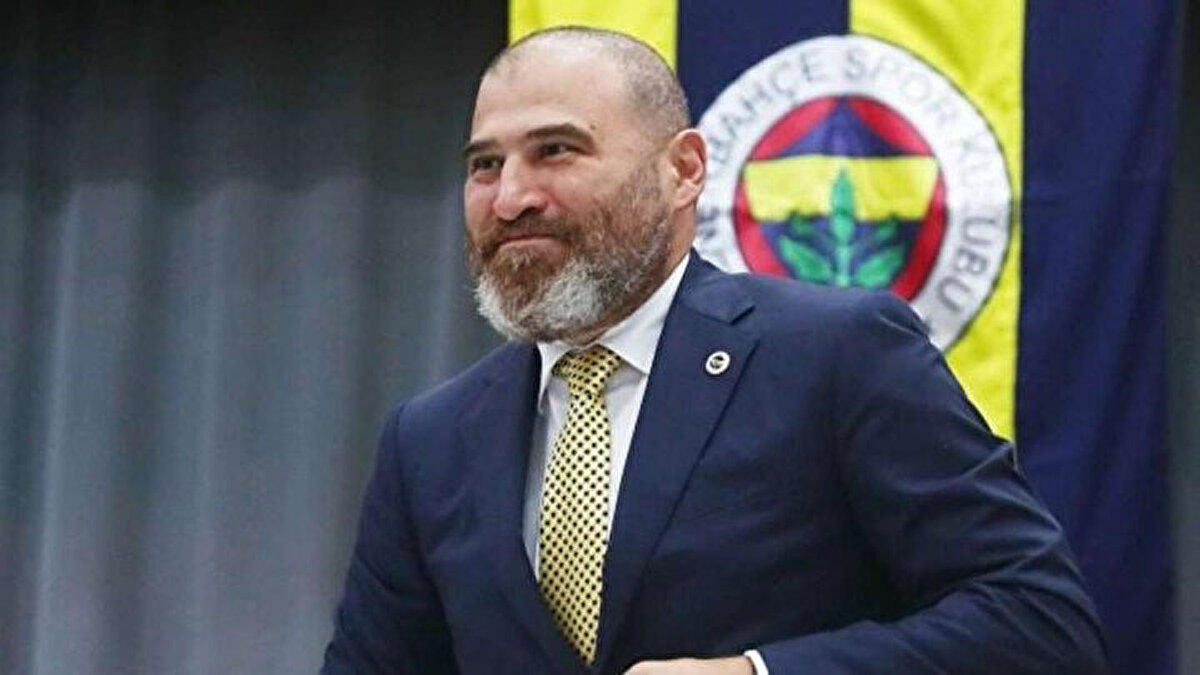 Maçın ardından Fenerbahçe cephesinden hakem ve VAR'a tepki gösterildi. Fenerbahçe Başkan Vekili Sertaç Komsuoğlu, resmi siteden açıklama yayınladı.<br>