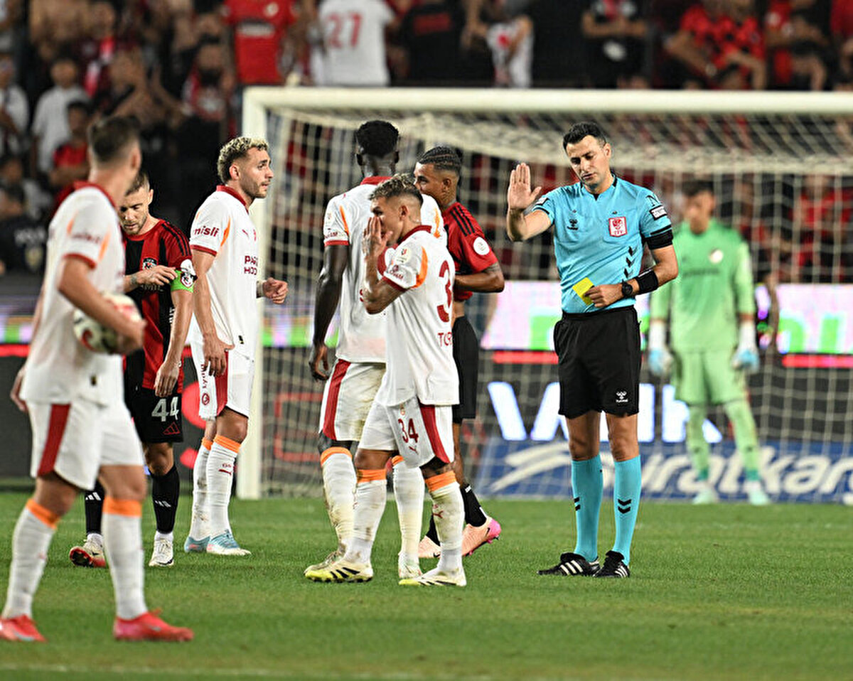 TFF Başkan ve Yönetim Kurulu ilk haftadan bu rezalete imza atan MHK’den bunun hesabını en kısa sürede sormalıdır.<br>