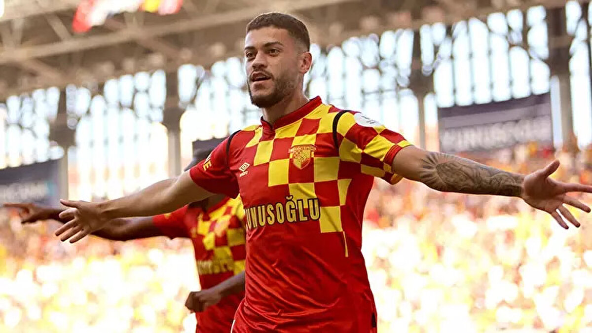 Hatırlanacağı üzere başarılı forvet, hazırlık maçlarında da riske edilmemişti.