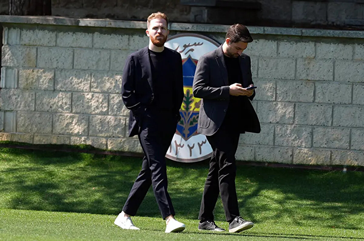 Kislyak'ın transferi için Devin Özek ile İstanbul'da görüştüğünü belirten menajer Manyakov, CSKA'nın oyuncuyla ilgili kararı üzerine müzakereleri yavaşlattığını bildirdi.<br>