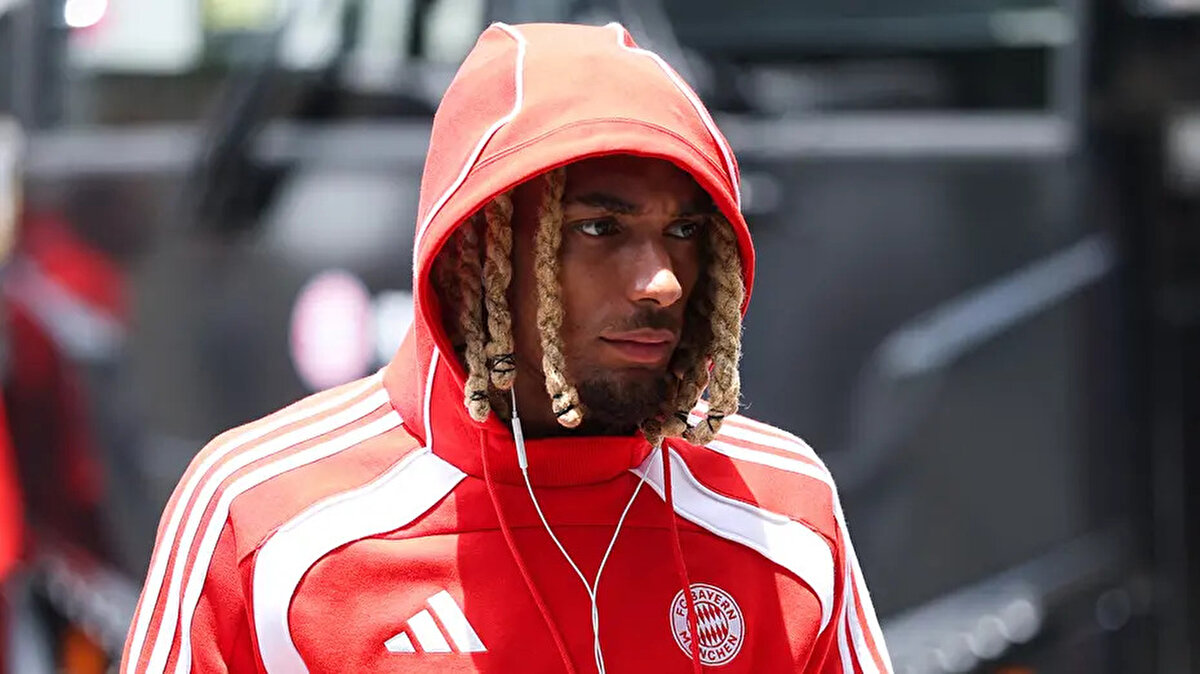 Galatasaray'ın, rekor bonservis bedeliyle Bayern Münih'e sattığı Sacha Boey'i geri getirmek için girişimlerini sürdürdüğü ve yeni bir teklif yaptığı iddia edildi.<br>