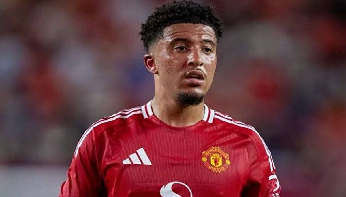 Manchester United'ın gözden çıkardığı Jadon Sancho, Beşiktaş'ın gündeminde. Siyah-beyazlı taraftarlar, İngiliz yıldızı sosyal medyada adeta ablukaya almış durumda.<br>