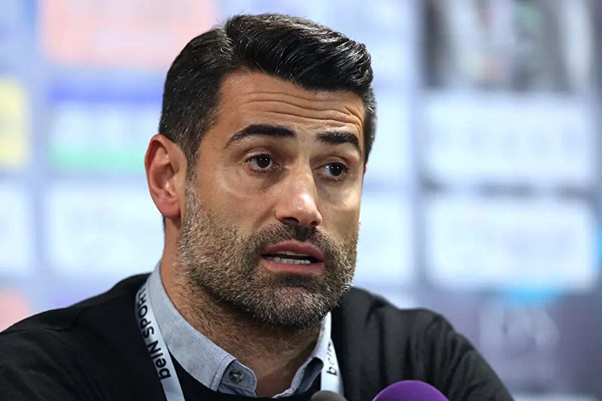 Volkan Demirel sözlerini “Geçmişten yaşanmışlıklarla alakalı Fenerbahçe taraftarının kabullenecek tarafı var mı? O bence soru işareti” şeklinde sürdürdü.<br>