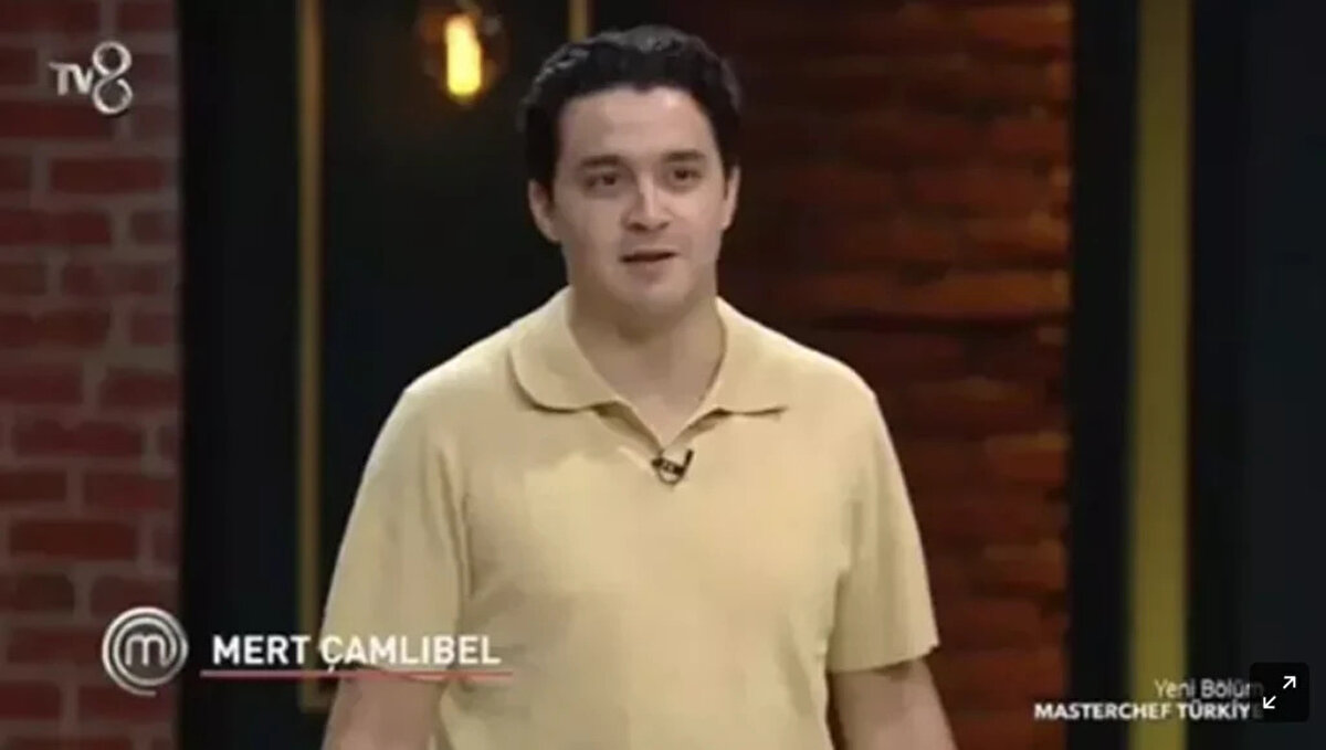 İkinci etapta verilen ürünü en iyi şekilde kullanarak şeflerin beğenisini kazanan isim Mert oldu. Böylece Mert, MasterChef Türkiye 2025’te yedeklerden ana kadroya giren ilk yarışmacı unvanını elde etti.
