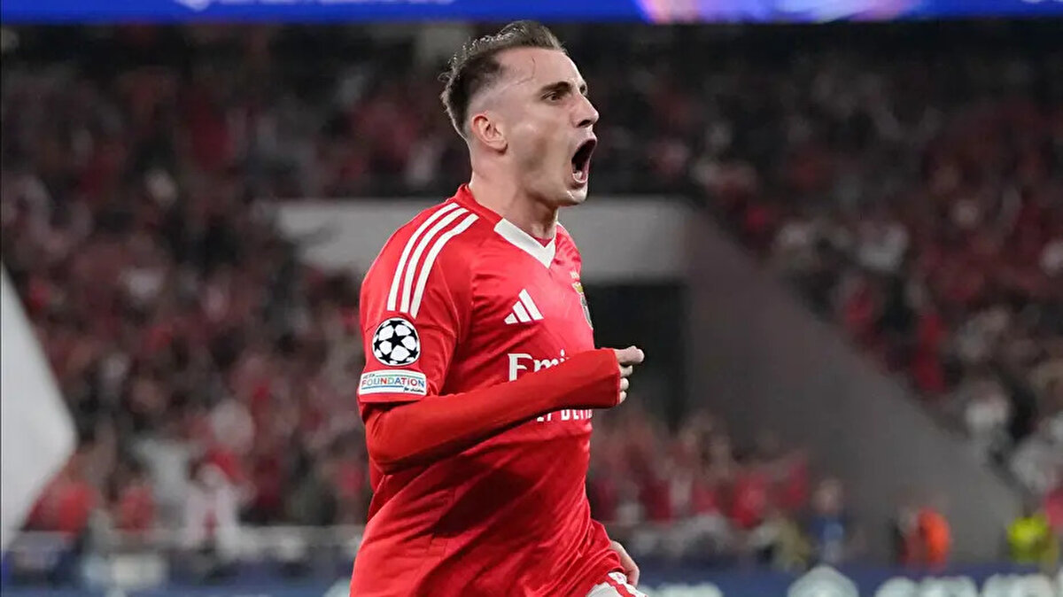 Barış Alper'in, Galatasaray'ın eski yıldızı 'Oz büyücüsü' lakaplı Harry Kewell'ın gol sevincini yapması Kerem Aktürkoğlu'na gönderme olarak yorumlanmıştı.<br>