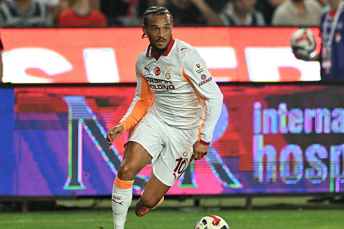 Öte yandan Alman yıldızı maç içerisinde en çok zorlayan konu ise Gaziantep Büyükşehir Belediye Stadyumu'nun zeminindeki bozukluklar oldu.<br>