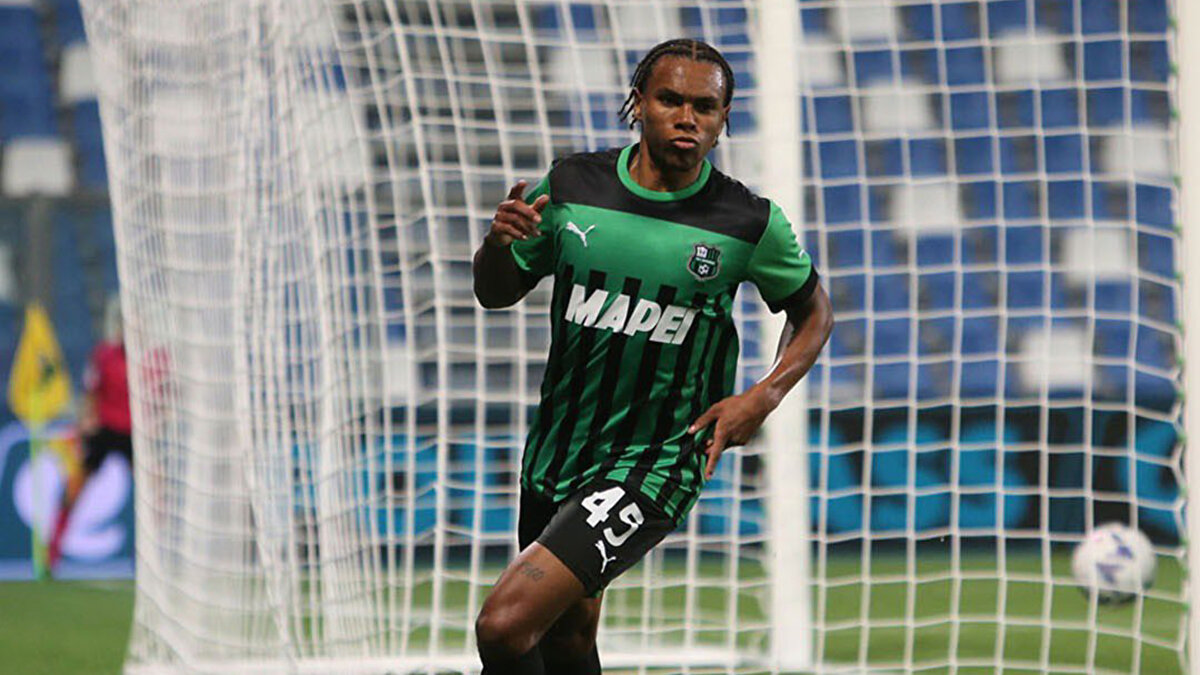 26 yaşındaki yıldızın yıllık ücret olarak maliyetinin ise Sancho'dan daha düşük olduğu aktarıldı.<br><br>