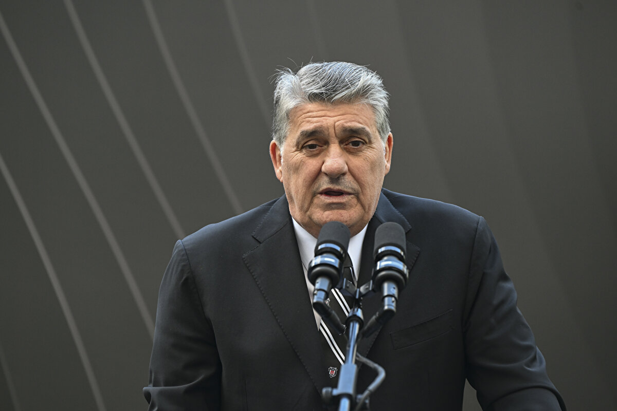 “İlk 11'imize katkı sağlayacak dört üst düzey oyuncuyu kadromuza kattık. Burada şampiyon olmak için nasıl bir kadro kurulması, nasıl bir oyun oynaması gerektiğinin farkındayız." <br>