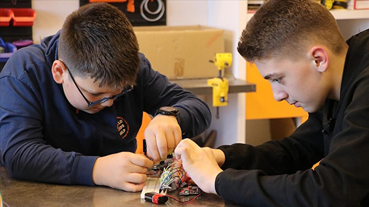 Başvuru sırasında verilecek belgeler:<br><br>6. Kayıt Formu (BİLSEM’den temin edilecek)<br>7. Sosyal Medya Veli İzin Belgesi / Veli Muvafakat Belgesi (BİLSEM’den temin edilecek)