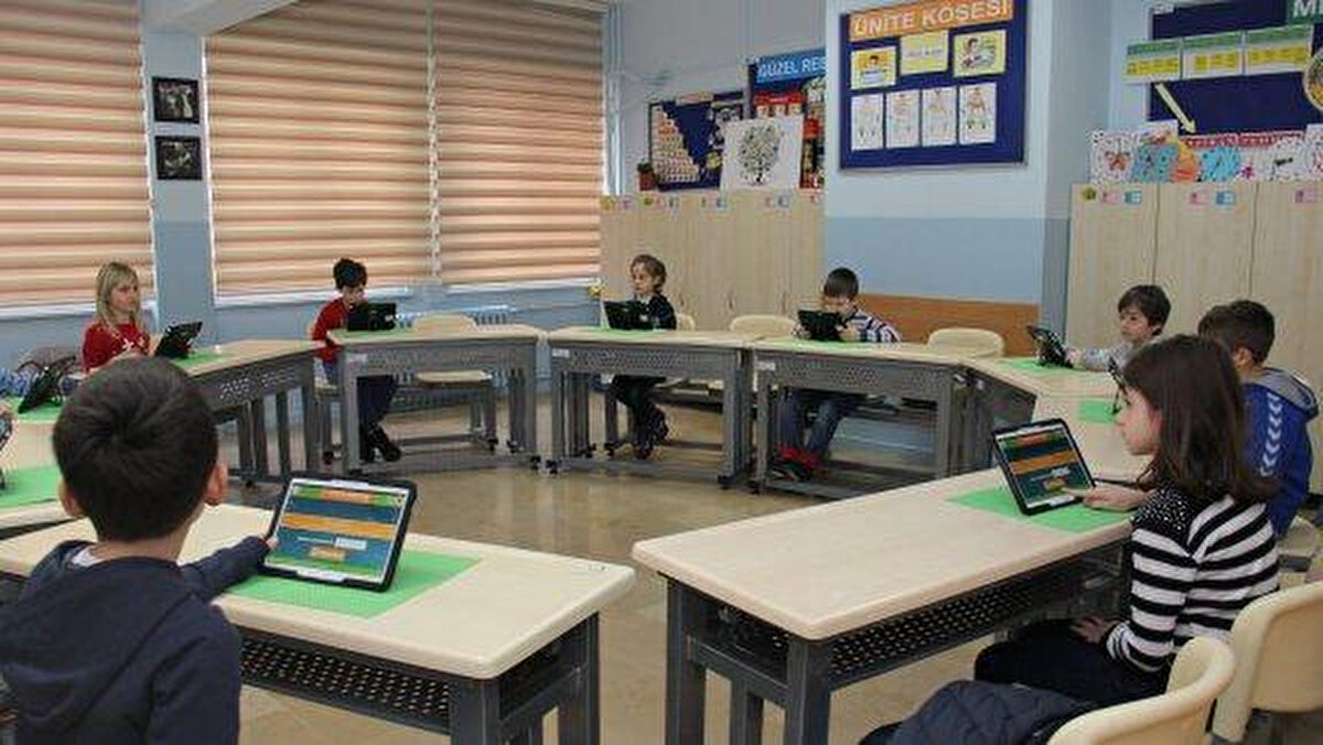 Kayıt öncesinde hazırlanması gereken belgeler:<br><br>Kazandı Belgesi çıktısı<br><br>Öğrenci belgesi (öğrencinin kayıtlı olduğu okuldan alınacak)<br><br>İkametgâh belgesi<br><br>Öğrencinin nüfus cüzdanı fotokopisi<br><br>2 adet vesikalık fotoğraf