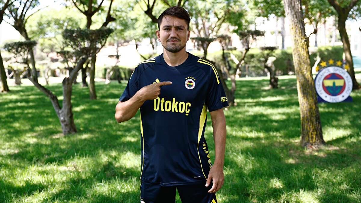 Yeni sezon öncesinde yaptığı açıklamada; bu sezon takımda kalmak istediğini ve hazır geldiğini belirten Cengiz Ünder'in umduğu olmadı.