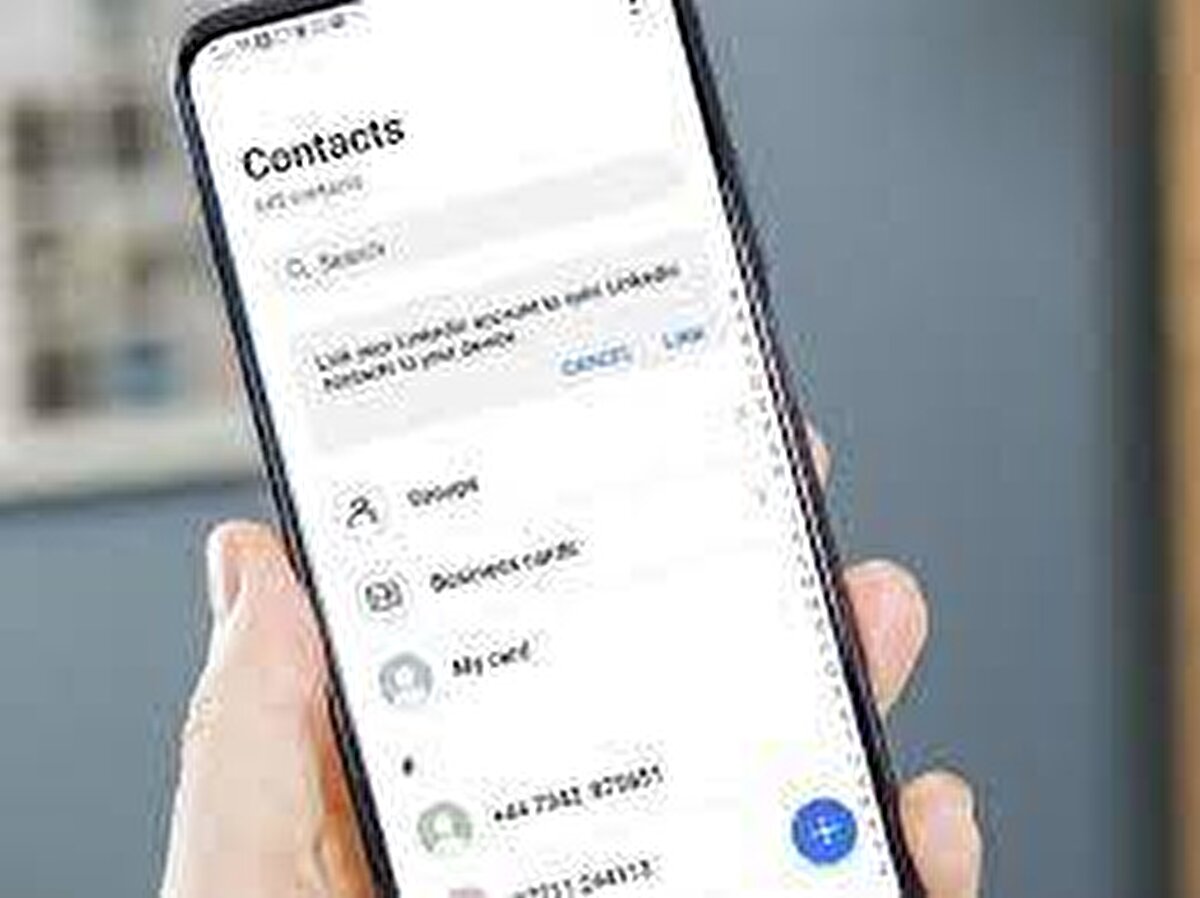 Android — Google Hesabına Rehber Senkronizasyonu (önerilen)<br>Google hesabı kullanmak, rehberinizi farklı Android cihazlarda ve web üzerinden korumanın en güvenli yoludur.<br><br>Ayarlar → Hesaplar veya Accounts → Google hesabınızı seçin.<br><br>Kişiler/Contacts senkronizasyonunun açık olduğundan emin olun.<br><br>Senkronize olduğunda kişileriniz Google Contacts (contacts.google.com) üzerinde saklanır ve yeni cihazlarda otomatik geri gelir.