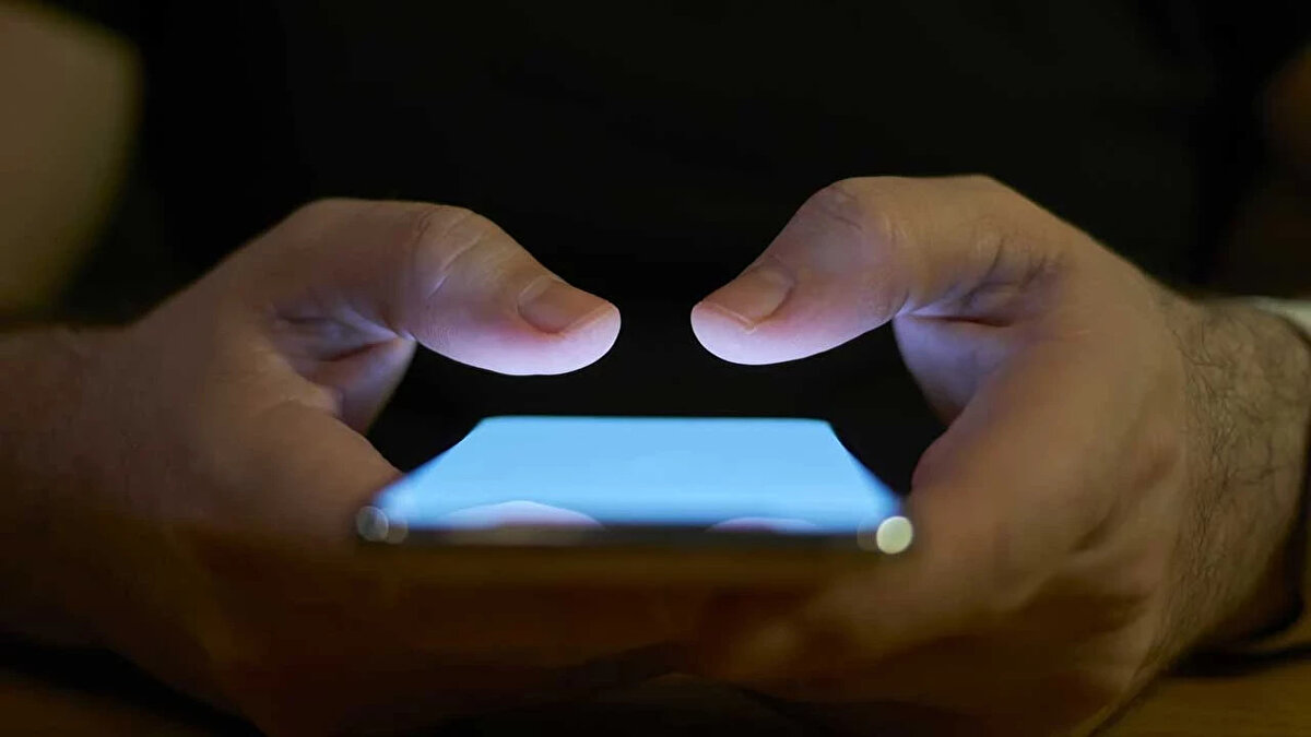 Hangi Yöntemi Seçmeliyim?<br><br>En pratik ve otomatik: iCloud (iPhone) veya Google Contacts (Android).<br><br>Fiziksel yedek: .vcf dosyasını bilgisayar veya microSD/USB’ye kaydetmek.<br><br>Ek güvenlik: Bulut + zaman zaman elle dışa aktarılmış bir .vcf kombinasyonu en güvenli yaklaşımdır.