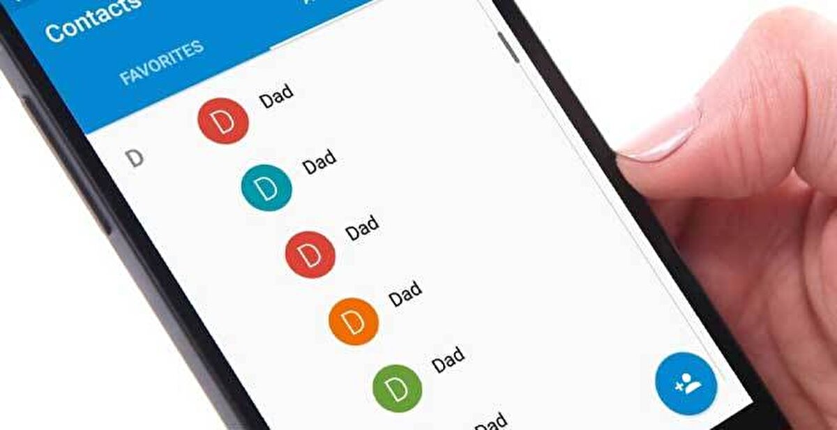 Akıllı telefon değiştirme, cihazın kırılması veya kaybolması durumunda yıllardır biriktirdiğiniz kişileri kaybetmemek için rehberinizi düzenli olarak yedeklemek şart. Aşağıda iPhone ve Android üzerinde hem en güvenli bulut temelli yöntemleri hem de elle yapılabilecek yerel yedekleme seçeneklerini (SIM, SD/USB, bilgisayar) adım adım bulacaksınız. Ayrıca sık karşılaşılan sorunlar ve pratik tüyolar da yer alıyor.