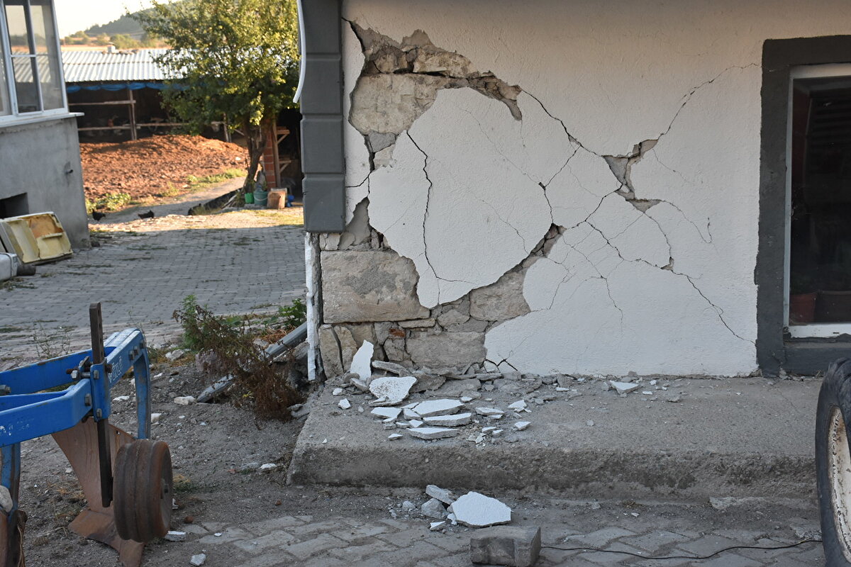 Depremden 52 kişi etkilenirken, bunlardan 29’u yatarak ve gözlem altında tutularak tedavi altına alındı. 