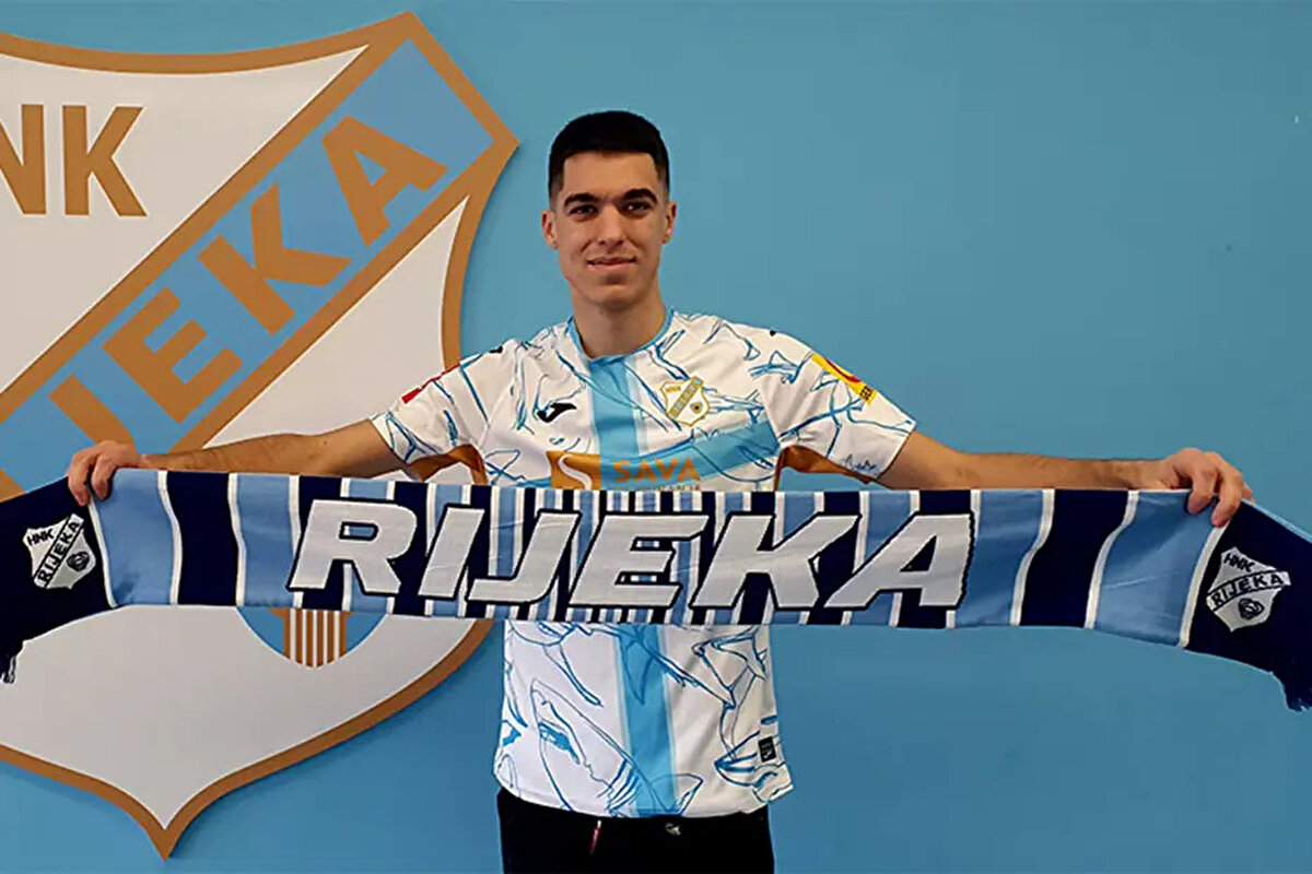 Öte yandan ilerleyen saatlerde bambaşka gelişmeler yaşandı. Fenerbahçe bir anda transferi rafa kaldırdı. Fenerbahçe'nin Niko Jankovic'ten vazgeçmesinin nedeni de ortaya çıktı.<br>