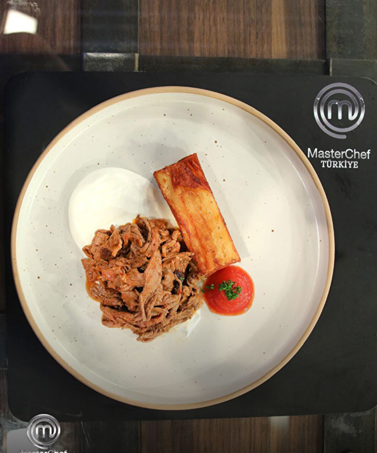 MASTERCHEF ELEME POTASINDAKİ YARIŞMACILAR<br><br>Bu hafta eleme potasında yer alan isimler; Gizem, Tunahan, Cansu, İrem, İhsan, Özkan ve Çağlar oldu. Hafta boyunca yapılan dokunulmazlık oyunlarının ardından potaya kalan bu yarışmacılar, son bir kez hünerlerini sergileyerek MasterChef mutfağında kalmak için mücadele etti.