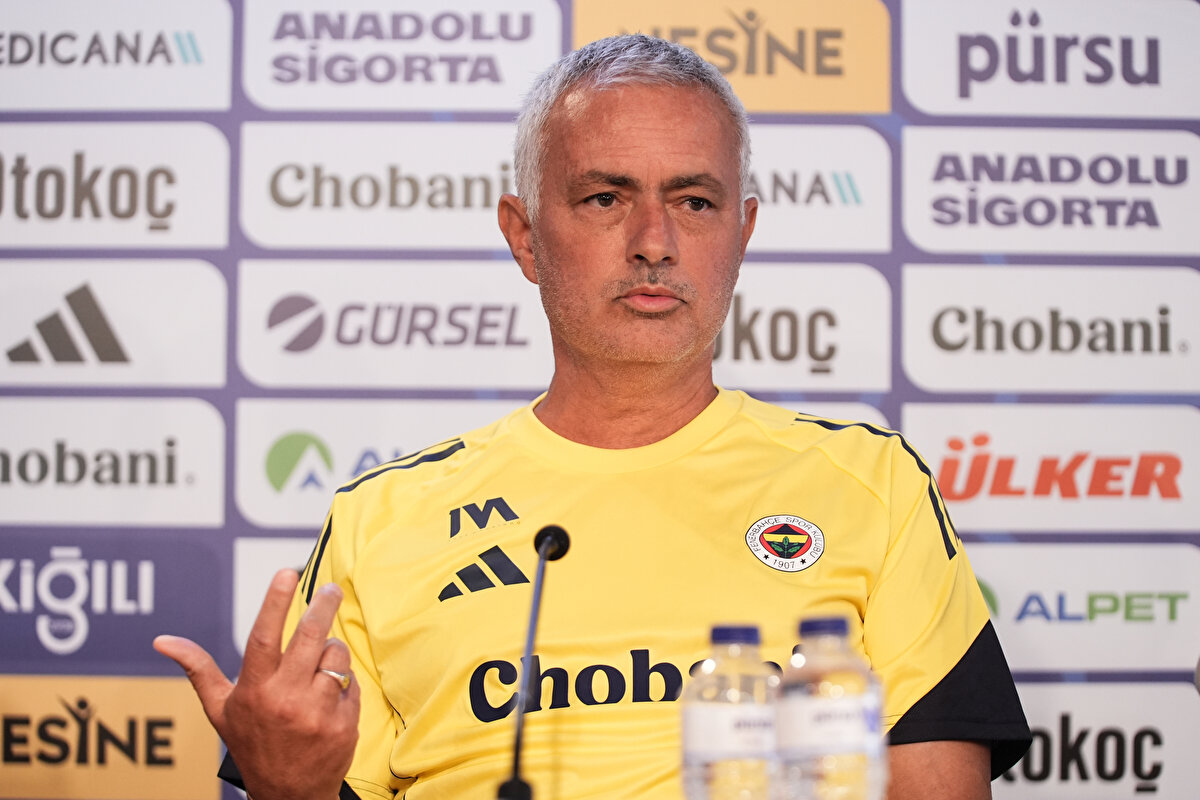 "Oyuncuyu tabii ki tanıyorum, Portekiz Ligi'ndeki oyuncuları daha iyi tanıyorum. Çalışmadığım zamanlar Portekiz Ligi'ni daha çok izliyordum ama dediğim gibi o Benfica'nın oyuncusu."