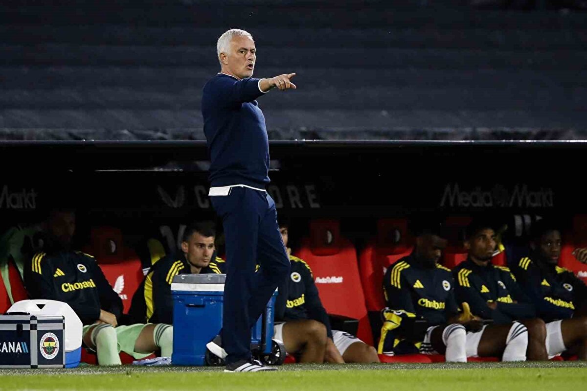 Sarı-lacivertliler rakibini mağlup ederek Şampiyonlar Ligi'nde yoluna devam etmenin peşinde. Mücadeleyi Romanya Futbol Federasyonu'ndan Istvan Kovacs yönetecek. 