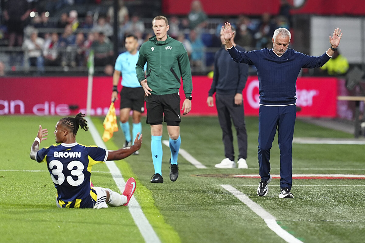 FENERBAHÇE NASIL TUR ATLAR?<br><br>Hollanda'da oynanan ilk mücadele, Feyenoord'un 2-1'lik üstünlüğüyle tamamlandı.