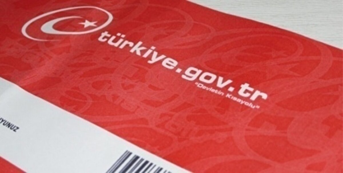 Borç sorgulama artık e-Devlet’te<br><br>Yeni eklenen borç sorgulama özelliği sayesinde kullanıcılar, Muhasebat Genel Müdürlüğü sistemi üzerinden kamu idarelerine ait borçlarını öğrenebilecek. Ayrıca yetkilisi oldukları ticari işletme veya şirketlerin borç bilgileri de kolayca sorgulanabilecek.